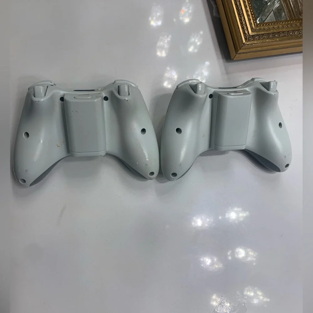 Official Microsoft Xbox 360 White 2 PreOwned Controllers! Authentic! thrifted.
